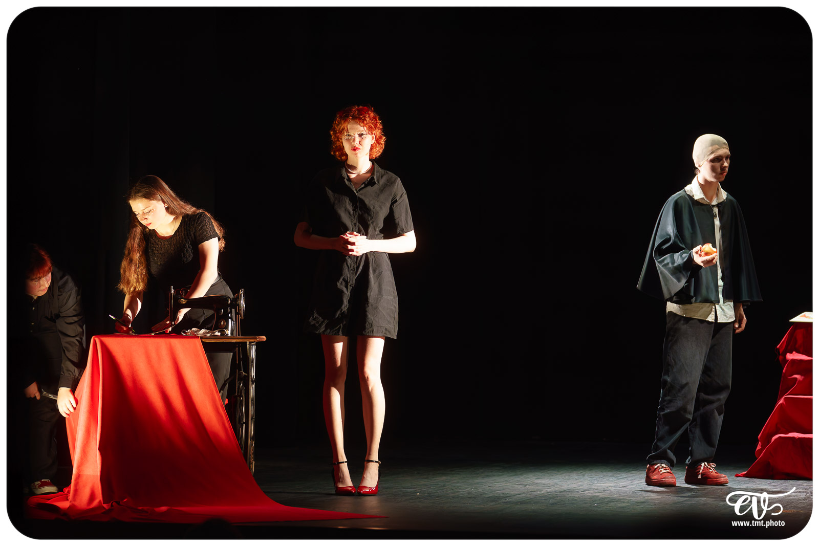 BLANCHE-NEIGE FOUTUE FORET